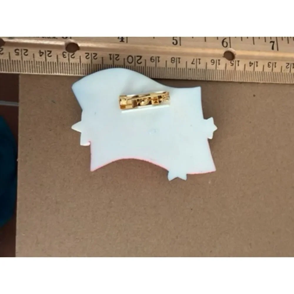 Vtg. Hallmark Celebrate America brooch with flag design